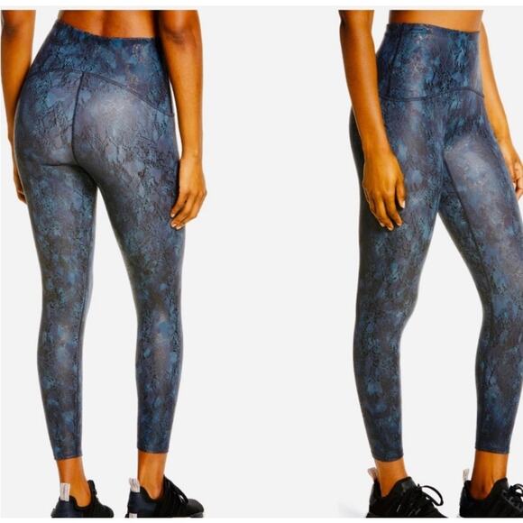 SPANX Booty Blaster 7/8 Legging Faux Snakeskin Navy Reptile XS - Picture 1 of 7